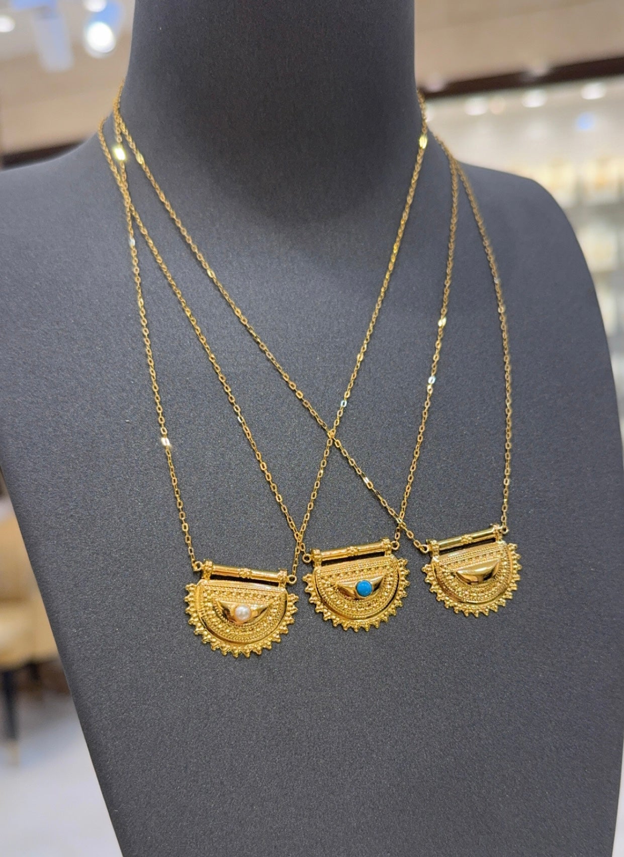 Brashi Necklace 21K Gold