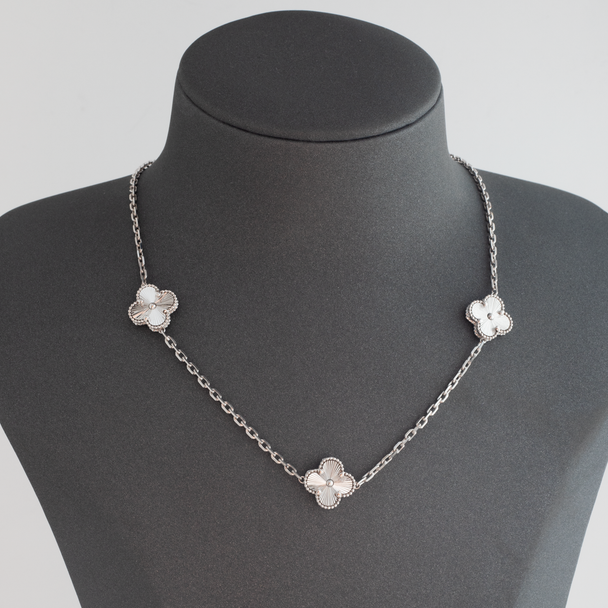 Van Cleef 3 Flower Necklace 21K Gold