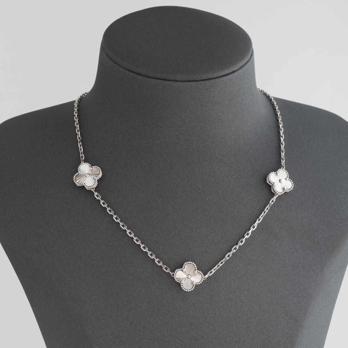 Van Cleef 3 Flower Necklace 21K Gold