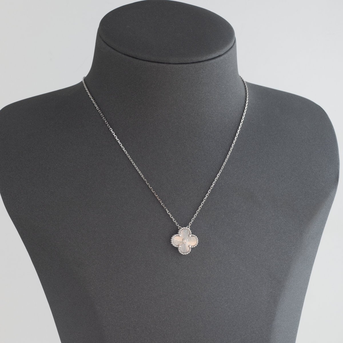 Van Cleef Necklace 18K Gold